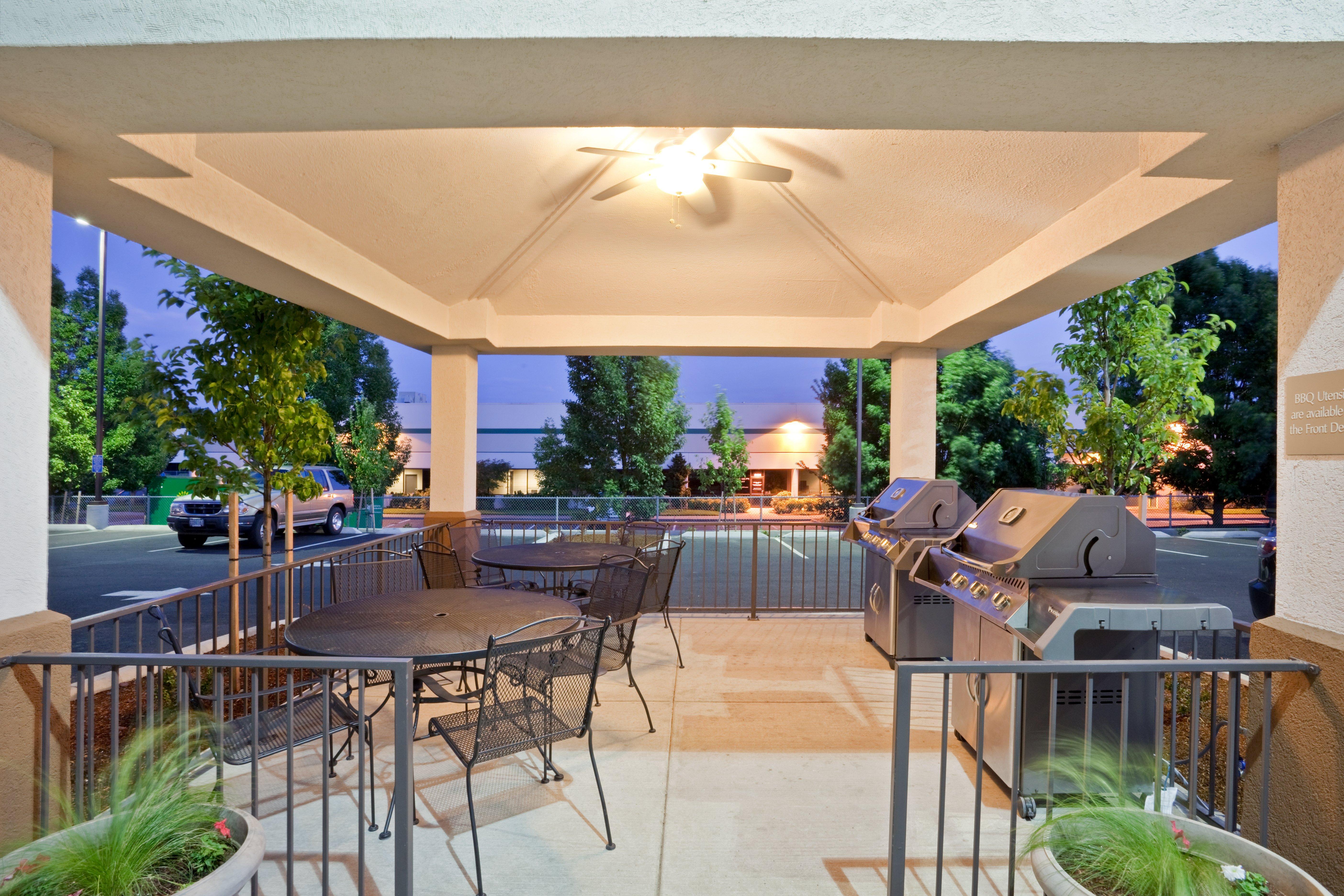 Candlewood Suites Portland Airport By Ihg Exterior photo