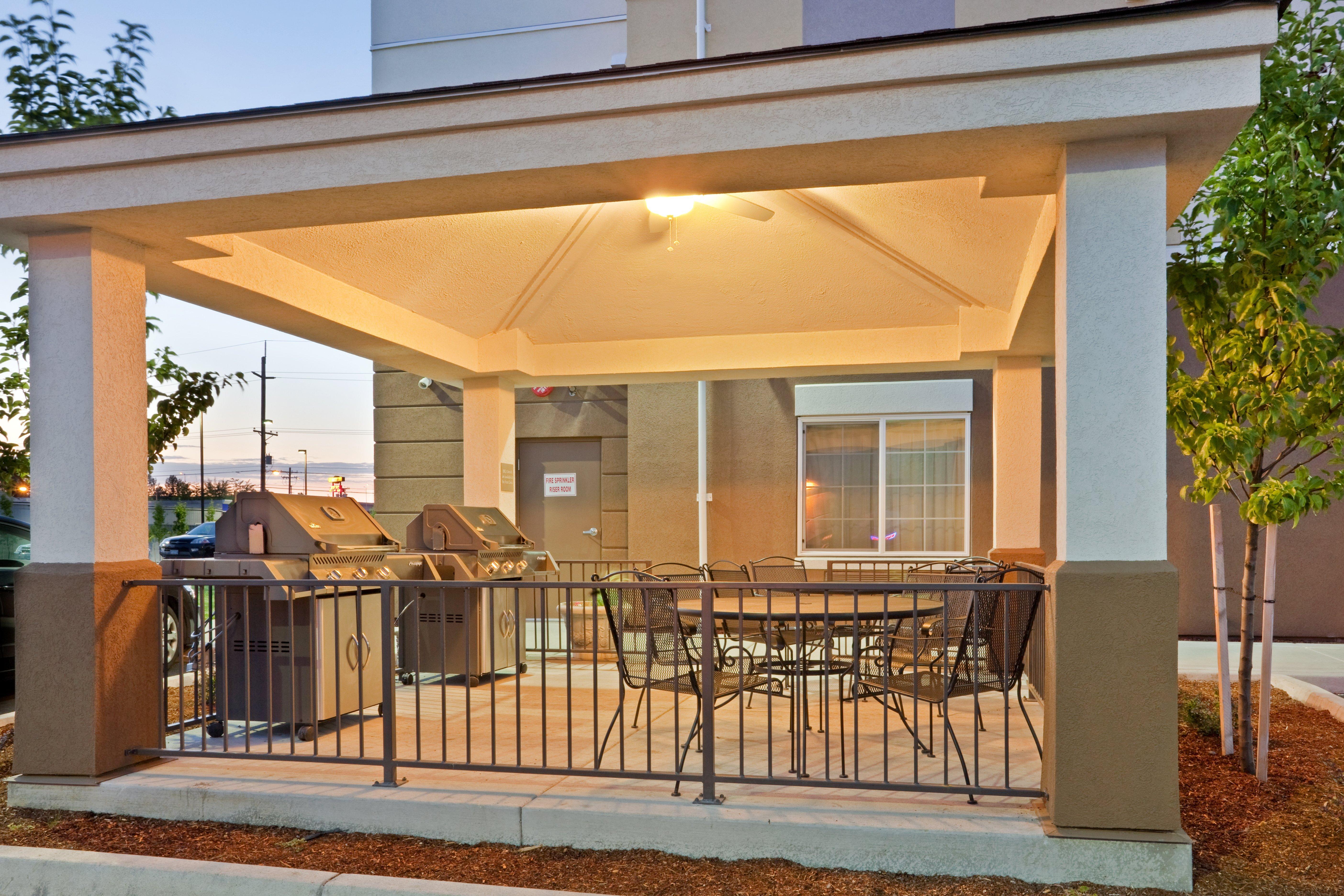 Candlewood Suites Portland Airport By Ihg Exterior photo